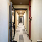 Luxury 2bedroom In Complex Family Garden With Free Parking Apartament