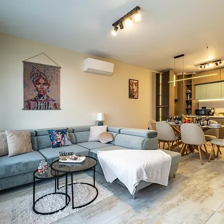 Luxury 2bedroom In Complex Family Garden With Free Parking *