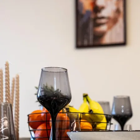 Luxury 2bedroom In Complex Family Garden With Free Parking