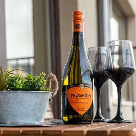 Luxury 2bedroom In Complex Family Garden With Free Parking Appartamento *