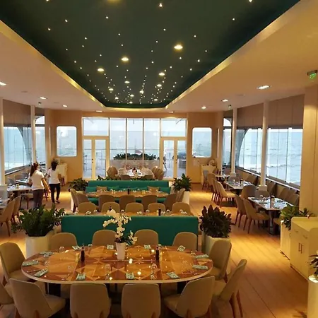 Luxury 2bedroom In Complex Family Garden With Free Parking *