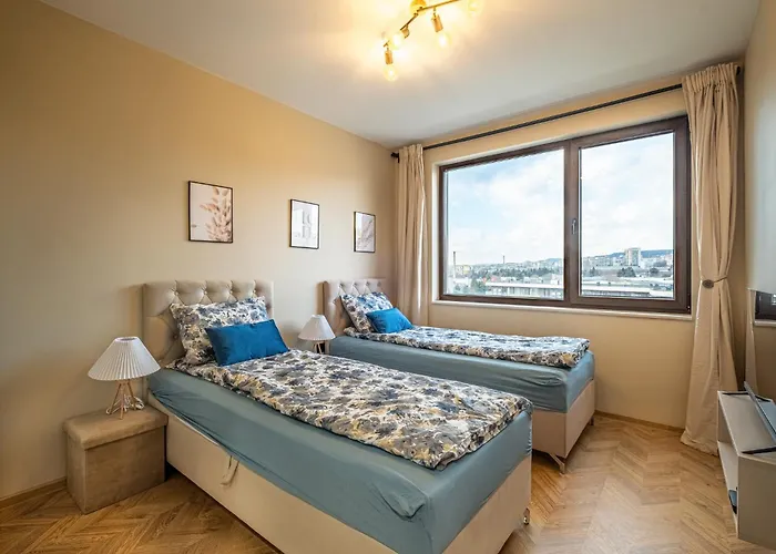 Luxury 2bedroom In Complex Family Garden With Free Parking *