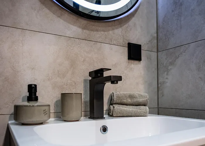 Luxury 2bedroom In Complex Family Garden With Free Parking Appartement