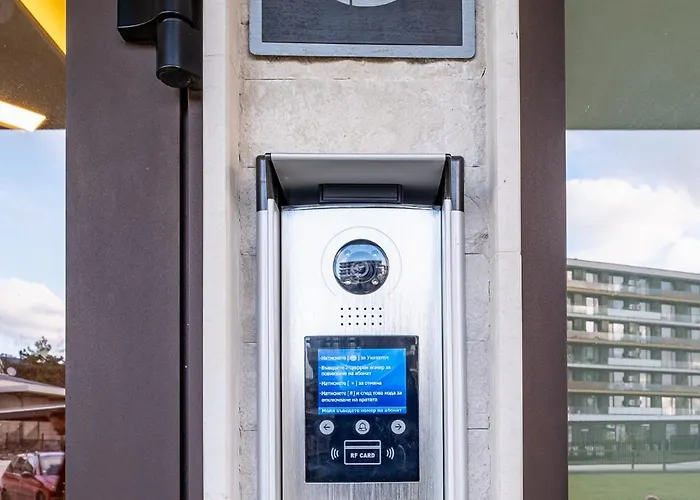 Luxury 2bedroom In Complex Family Garden With Free Parking