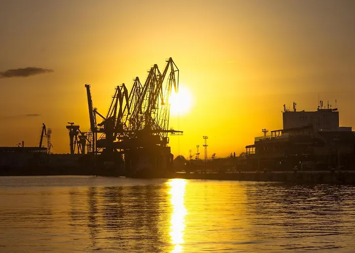 Appartement Luxury 2bedroom In Complex Family Garden With Free Parking *