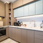Luxury 2bedroom In Complex Family Garden With Free Parking *