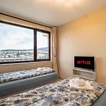 Apartment Luxury 2bedroom In Complex Family Garden With Free Parking *