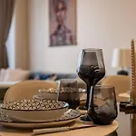 Luxury 2bedroom In Complex Family Garden With Free Parking Apartment *