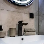 Luxury 2bedroom In Complex Family Garden With Free Parking Apartment