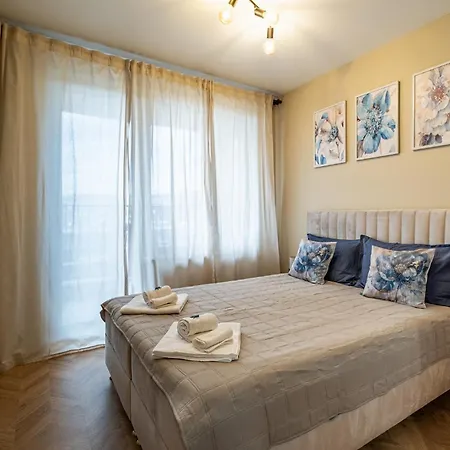 Apartment Luxury 2bedroom In Complex Family Garden With Free Parking *
