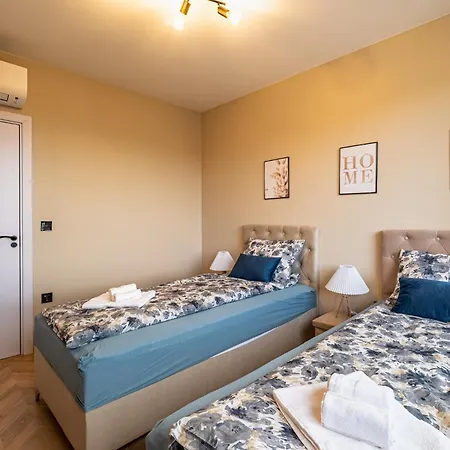 Luxury 2bedroom In Complex Family Garden With Free Parking 公寓 瓦爾納