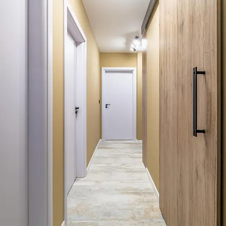 Luxury 2bedroom In Complex Family Garden With Free Parking 公寓