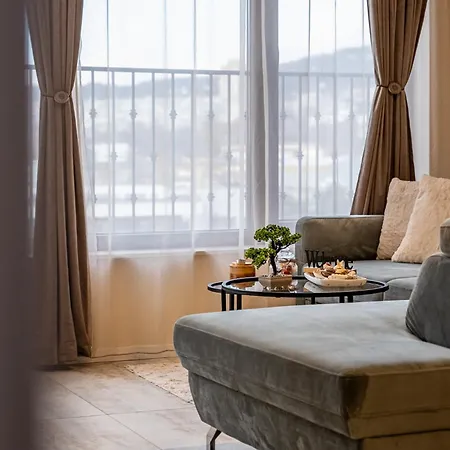 公寓 Luxury 2bedroom In Complex Family Garden With Free Parking