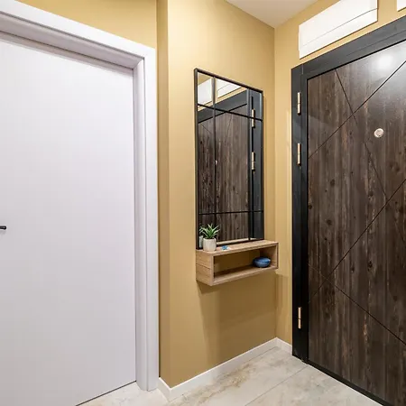 Luxury 2bedroom In Complex Family Garden With Free Parking Διαμέρισμα *