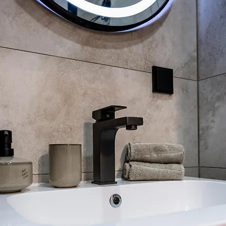 Luxury 2bedroom In Complex Family Garden With Free Parking Διαμέρισμα
