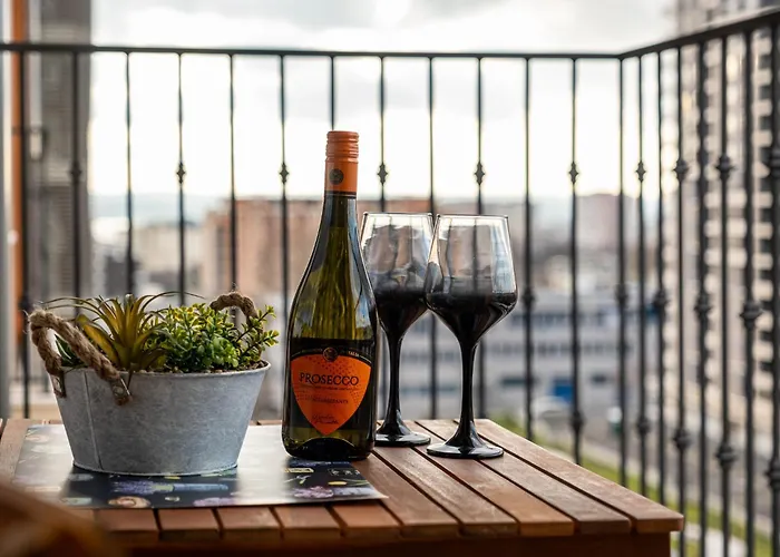 Luxury 2bedroom In Complex Family Garden With Free Parking *