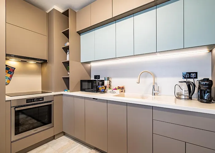 Luxury 2bedroom In Complex Family Garden With Free Parking *