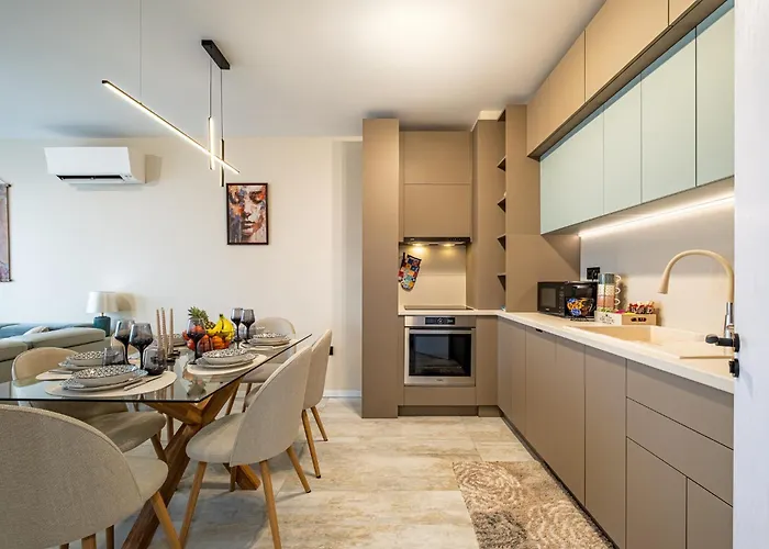 Luxury 2bedroom In Complex Family Garden With Free Parking *