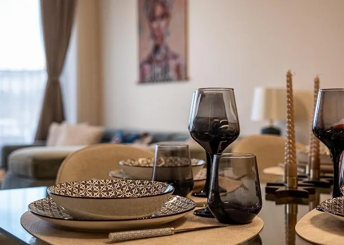 Luxury 2bedroom In Complex Family Garden With Free Parking Apartment *