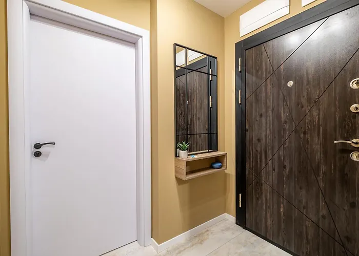 Luxury 2bedroom In Complex Family Garden With Free Parking Apartment *