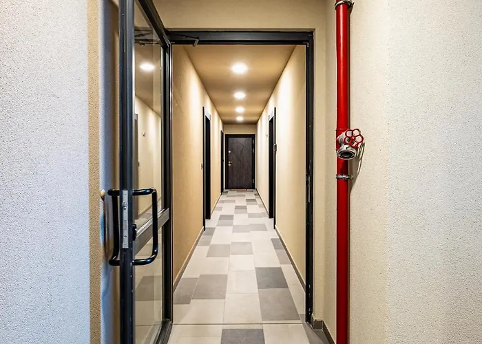 Luxury 2bedroom In Complex Family Garden With Free Parking Apartment