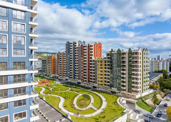 Luxury 2bedroom In Complex Family Garden With Free Parking Apartment