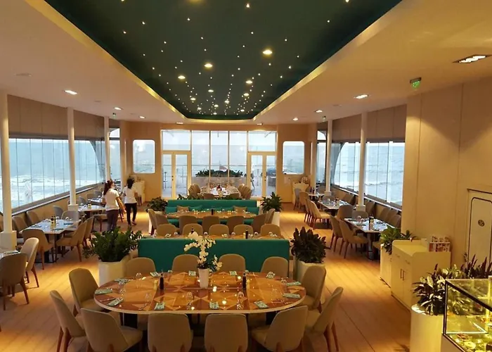 Luxury 2bedroom In Complex Family Garden With Free Parking *